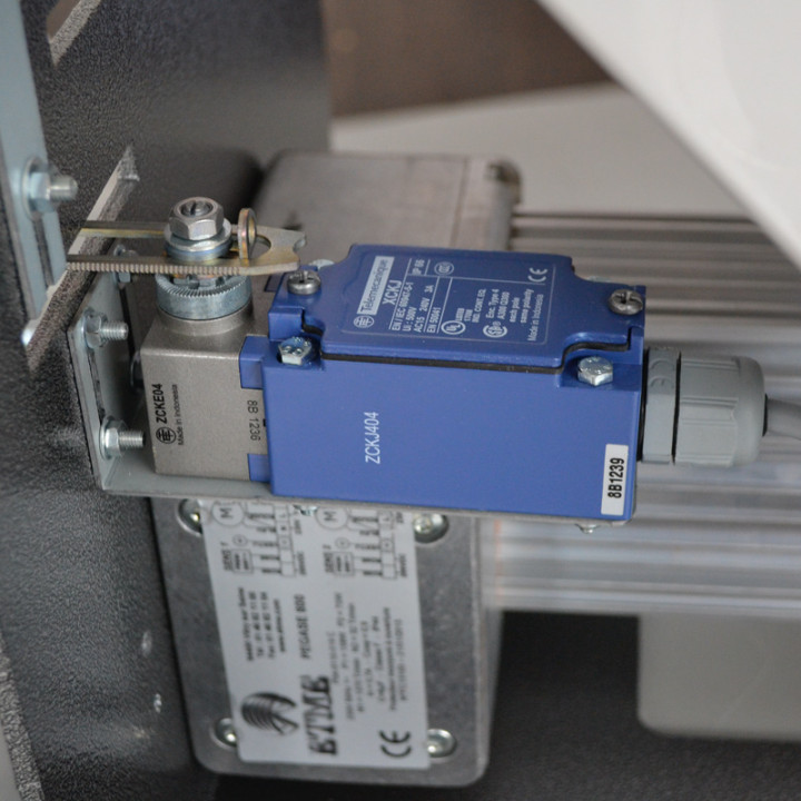PEGASE 800 BAS-Opérateur coulissant pour portail 800kgs, alimentation 230V en caisson métallique bas