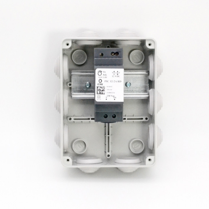 PIC 12-2A RP-Alimentation sortie 12Vdc-2A régulée en coffret 130x170x75