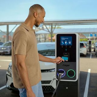 XVG207SQF-Borne de recharge WITTY PARK2 totem IP55 IK10 OCPP-Puissance maximale 2x7,4kW (32A)-1 prises T2S, 1 prise TE, 1 lecteu